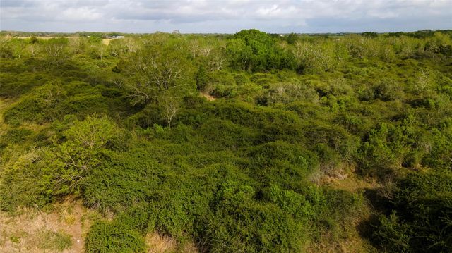 000 County Road 464, Blessing, TX 77419