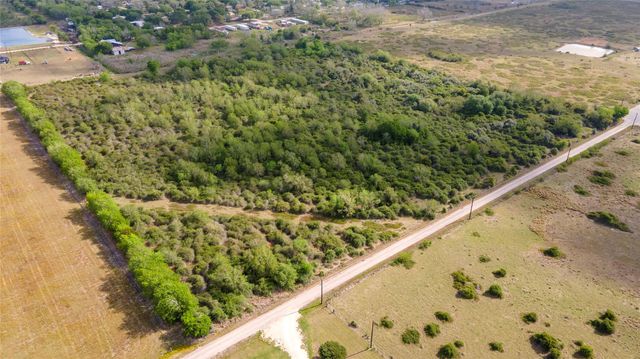 000 County Road 464, Blessing, TX 77419