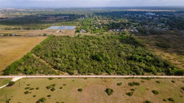 000 County Road 464, Blessing, TX 77419