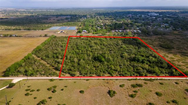 000 County Road 464, Blessing, TX 77419