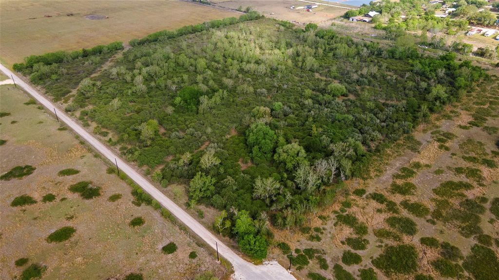 000 County Road 464, Blessing, TX 77419