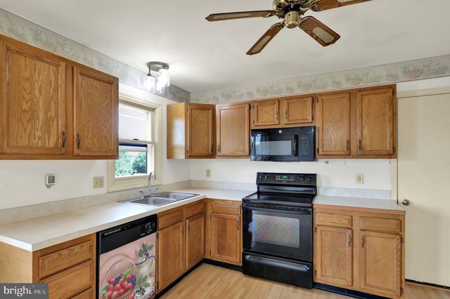 1733 WILDERNESS RD, Lancaster, PA 17603