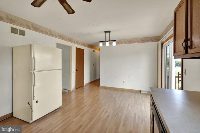 1733 WILDERNESS RD, Lancaster, PA 17603