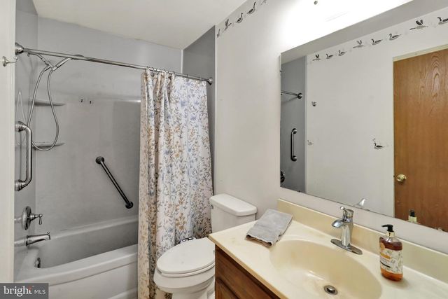 1733 WILDERNESS RD, Lancaster, PA 17603