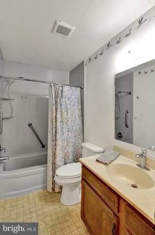 1733 WILDERNESS RD, Lancaster, PA 17603