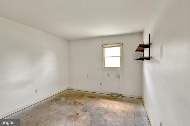 1733 WILDERNESS RD, Lancaster, PA 17603