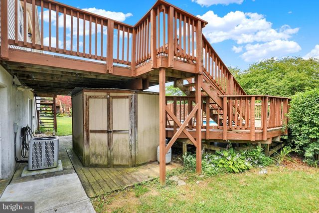 1733 WILDERNESS RD, Lancaster, PA 17603