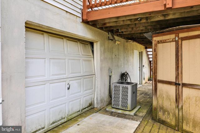 1733 WILDERNESS RD, Lancaster, PA 17603