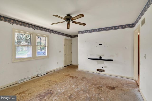 1733 WILDERNESS RD, Lancaster, PA 17603