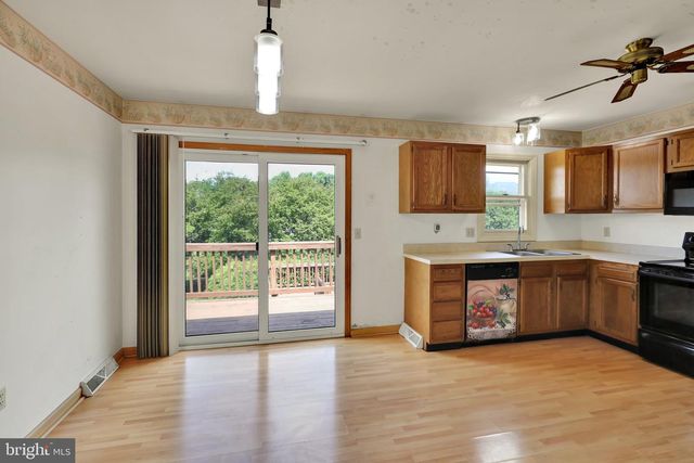 1733 WILDERNESS RD, Lancaster, PA 17603
