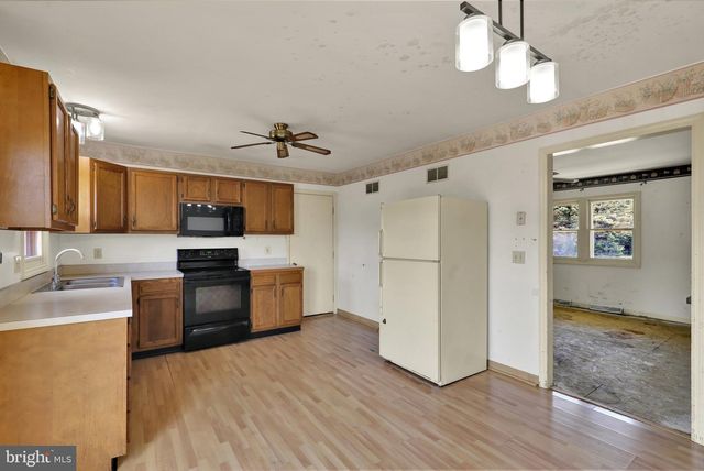 1733 WILDERNESS RD, Lancaster, PA 17603