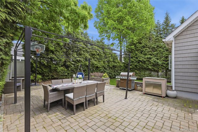 123 Hilburn Road, Scarsdale, NY 10583