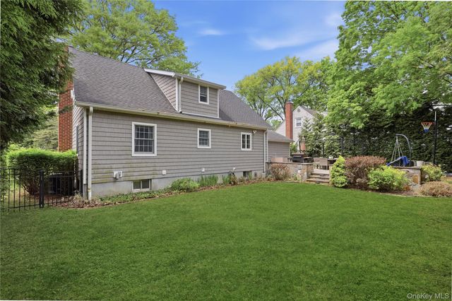 123 Hilburn Road, Scarsdale, NY 10583