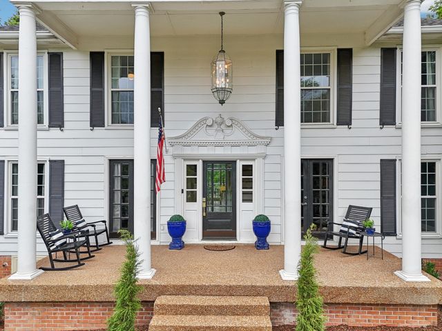 1607 Otter Creek Rd, Nashville, TN 37215