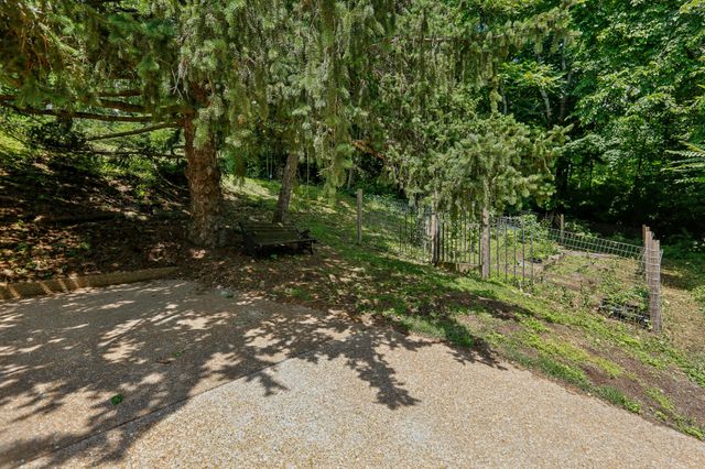1607 Otter Creek Rd, Nashville, TN 37215