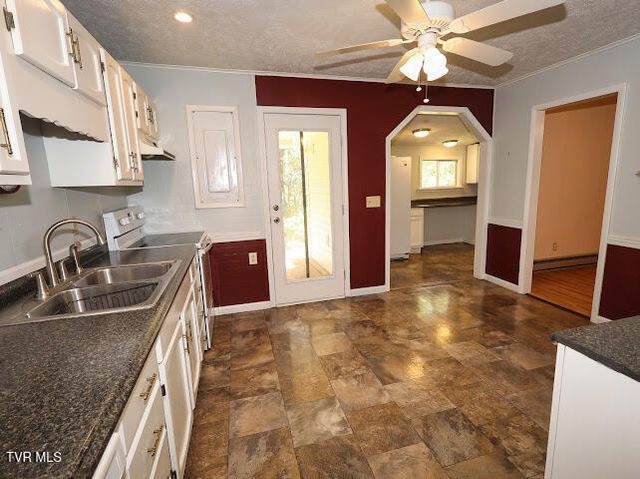 2855 Kents Ridge Road, Cedar Bluff, VA 24609