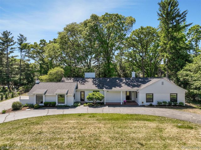 1257 Charrington Road, Bloomfield Hills, MI 48301