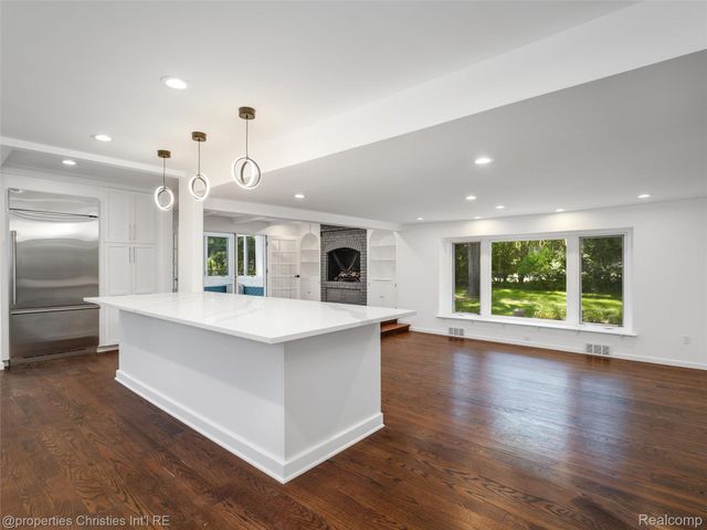 1257 Charrington Road, Bloomfield Hills, MI 48301