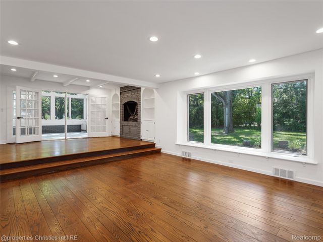 1257 Charrington Road, Bloomfield Hills, MI 48301