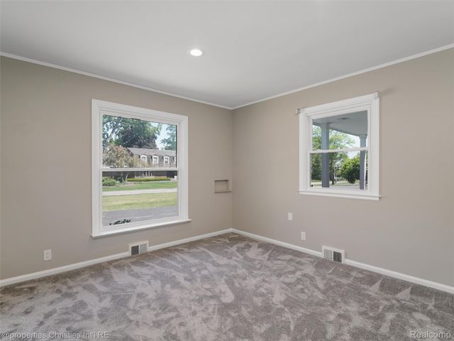1257 Charrington Road, Bloomfield Hills, MI 48301