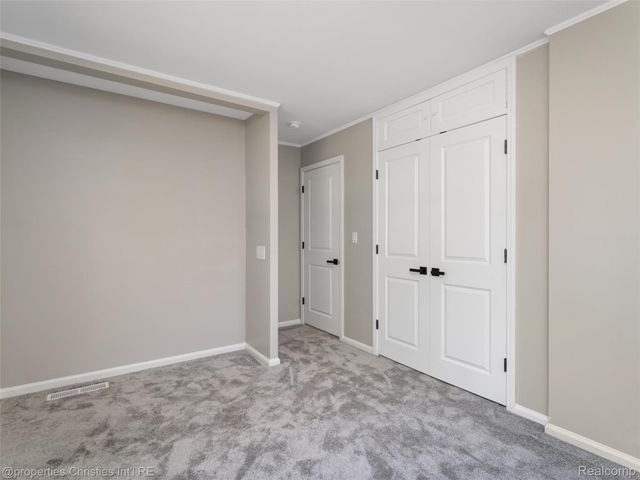 1257 Charrington Road, Bloomfield Hills, MI 48301