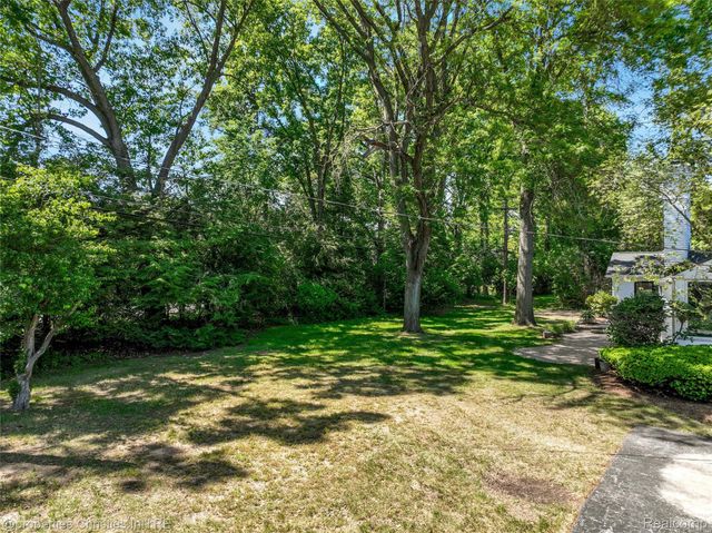 1257 Charrington Road, Bloomfield Hills, MI 48301