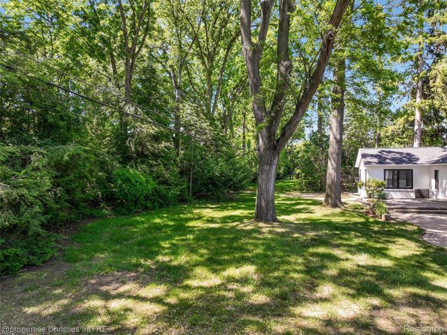 1257 Charrington Road, Bloomfield Hills, MI 48301