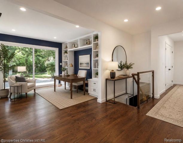 1257 Charrington Road, Bloomfield Hills, MI 48301