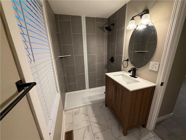 1614 E 85TH Street, Kansas City, MO 64131