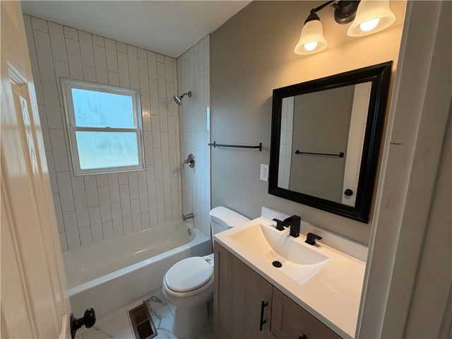 1614 E 85TH Street, Kansas City, MO 64131
