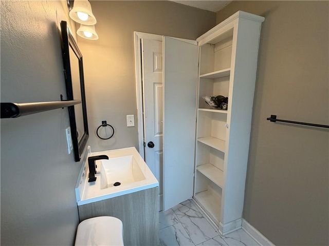 1614 E 85TH Street, Kansas City, MO 64131