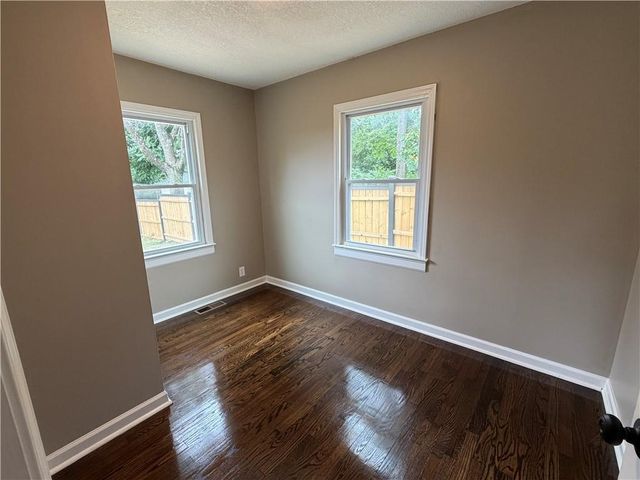 1614 E 85TH Street, Kansas City, MO 64131