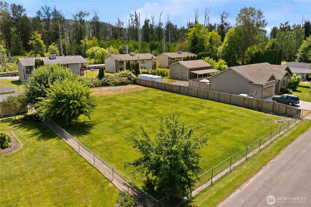 428 4th Avenue SE, Pacific, WA 98047