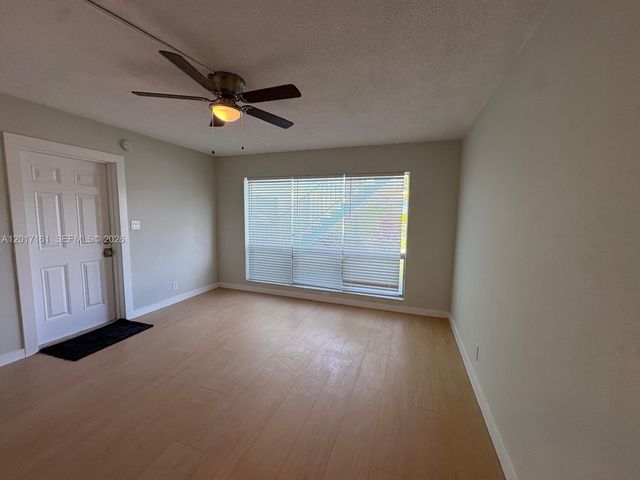 3212 NE 7th Pl 10, Pompano Beach, FL 33062