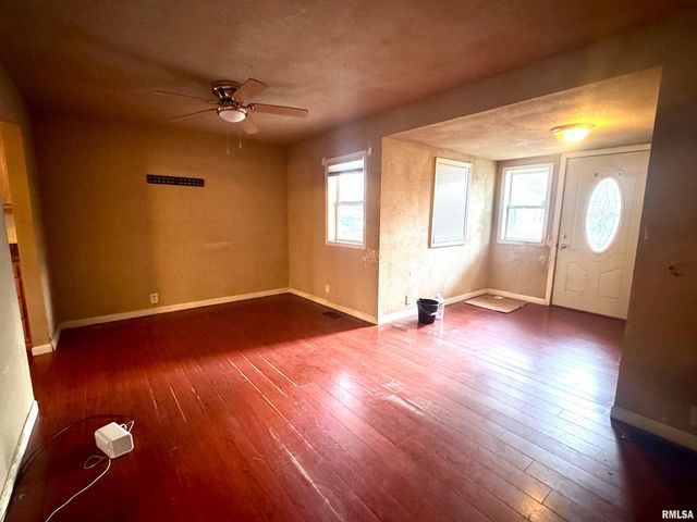 1312 S 10TH Street, Pekin, IL 61554