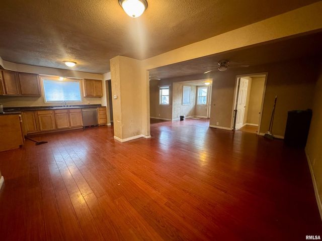 1312 S 10TH Street, Pekin, IL 61554