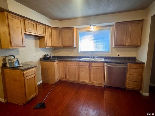 1312 S 10TH Street, Pekin, IL 61554
