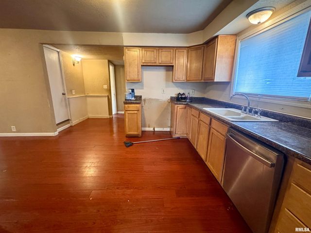 1312 S 10TH Street, Pekin, IL 61554