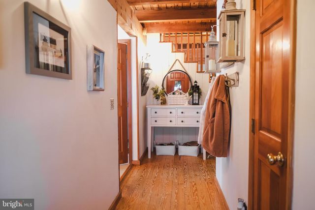 37844 NICEWARNER LN, Lovettsville, VA 20180