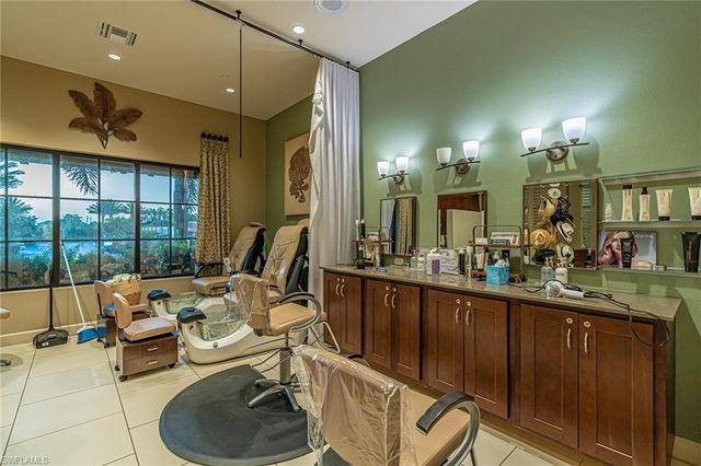 9419 Benvenuto CT 204, Naples, FL 34119