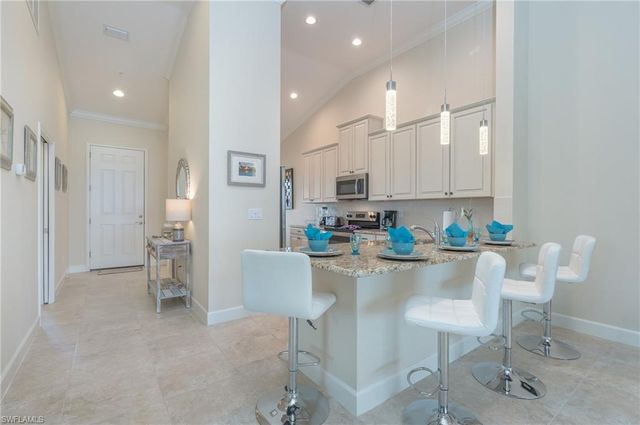 9419 Benvenuto CT 204, Naples, FL 34119
