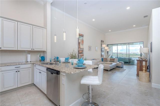 9419 Benvenuto CT 204, Naples, FL 34119