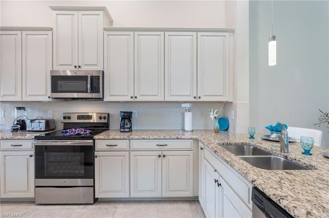 9419 Benvenuto CT 204, Naples, FL 34119