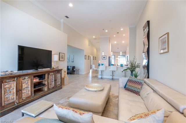 9419 Benvenuto CT 204, Naples, FL 34119