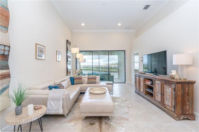 9419 Benvenuto CT 204, Naples, FL 34119