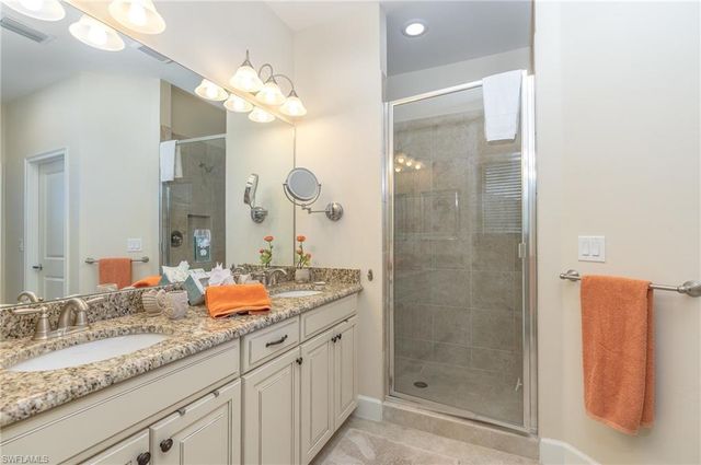 9419 Benvenuto CT 204, Naples, FL 34119