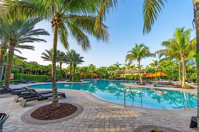 9419 Benvenuto CT 204, Naples, FL 34119