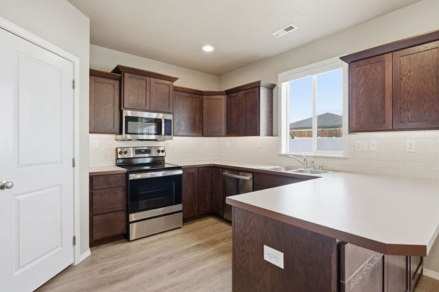 1809 E C St, Deer Park, WA 99006