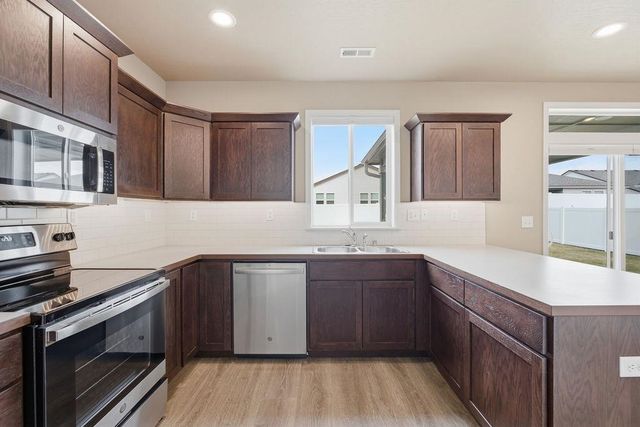 1809 E C St, Deer Park, WA 99006