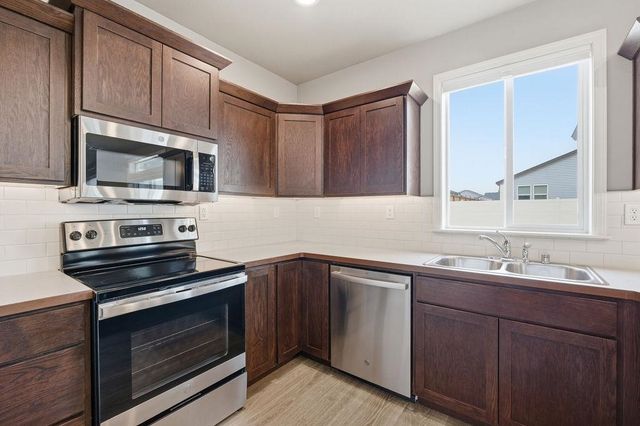 1809 E C St, Deer Park, WA 99006